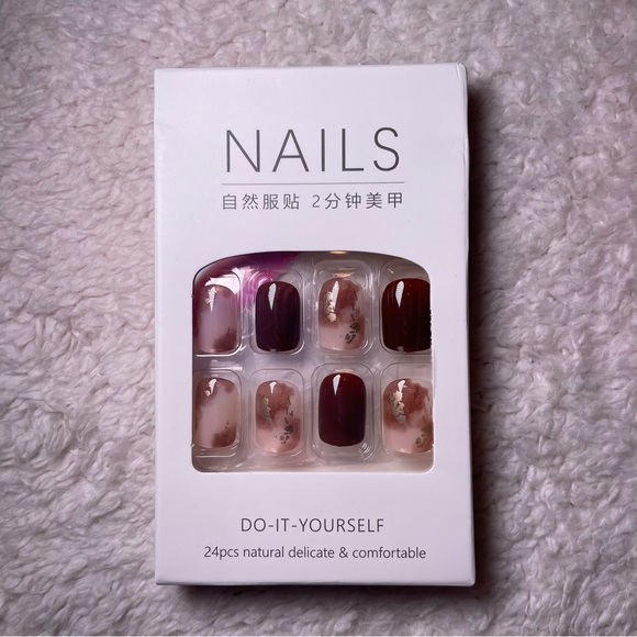 Beautiful Autumn Short Square w/ Gold Accents Acrylic Press On Nails - Picture 6 of 8